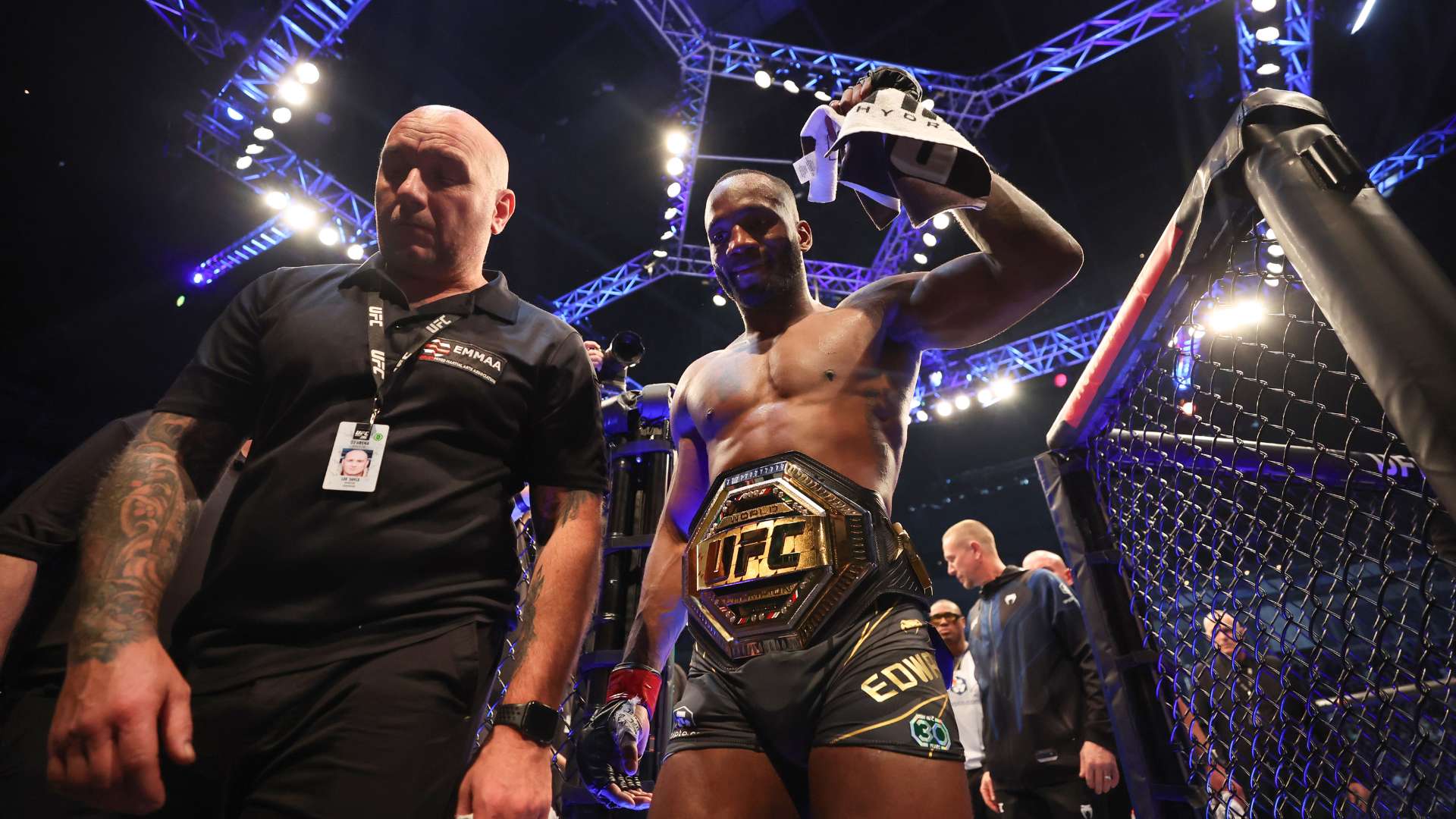 中超第17輪天津津門虎1-2青島隊 季驍宣梅開二度巴頓破門難救主.